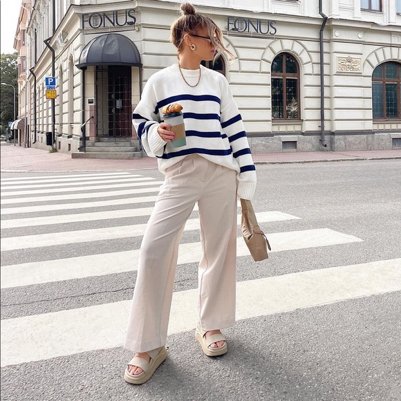 𝗡𝗪𝗧 𝗭𝗮𝗿𝗮 • Rubberized Low Heel Sandals - Picture 4 of 11